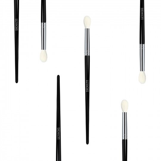 LUSSONI PRO 400 Large Blending Brush Um pincel para misturar sombras