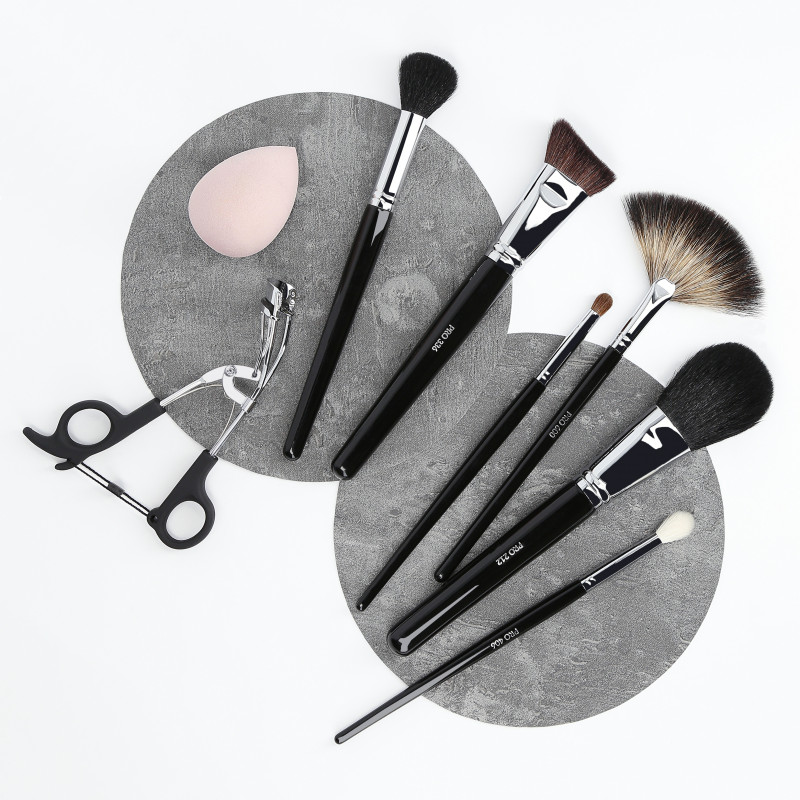 LUSSONI Glow Maker 8-częściowy zestaw profesjonalnych pędzli do makijażu z gąbką i zalotką