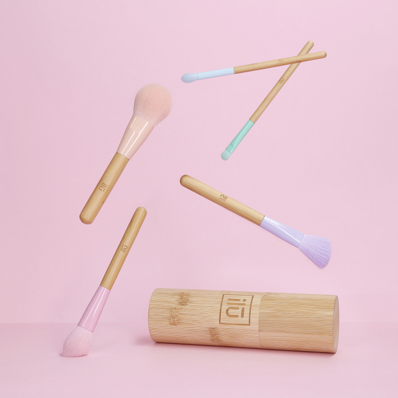 ILŪ BambooM! Set de 5 Pinceaux de Maquillage et 1 Tube Porte-pinceaux en Bambou