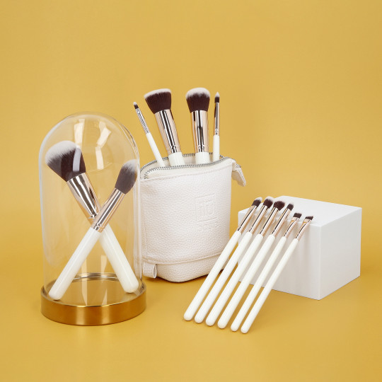 ilū basic Set de 12 pinceaux à maquillage + pochette, Blanc