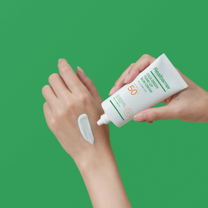 REAL BARRIER CICA Crema solare idratante effetto colorato SPF 50+ PA++++ 50ml - 2