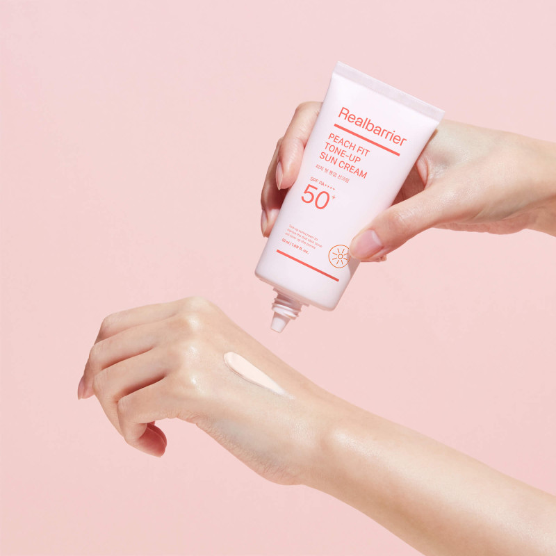 REAL BARRIER PEACH Crema solare idratante effetto illuminante SPF 50+ PA++++ 50ml - 2