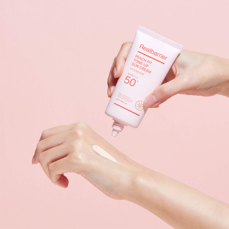 REAL BARRIER PEACH Crema solare idratante effetto illuminante SPF 50+ PA++++ 50ml - 2